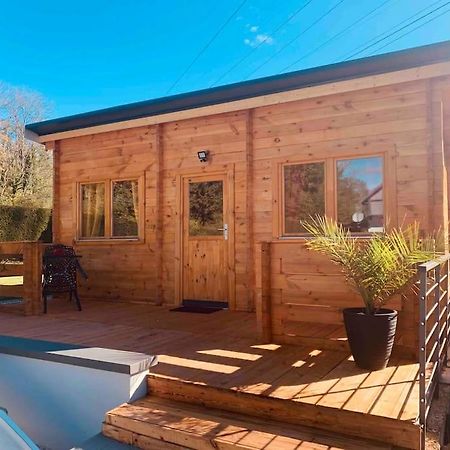 Chalet 2 Personnes Avec Jacuzzi Et Piscine Saisonniere Partagee Corcieux Exterior foto