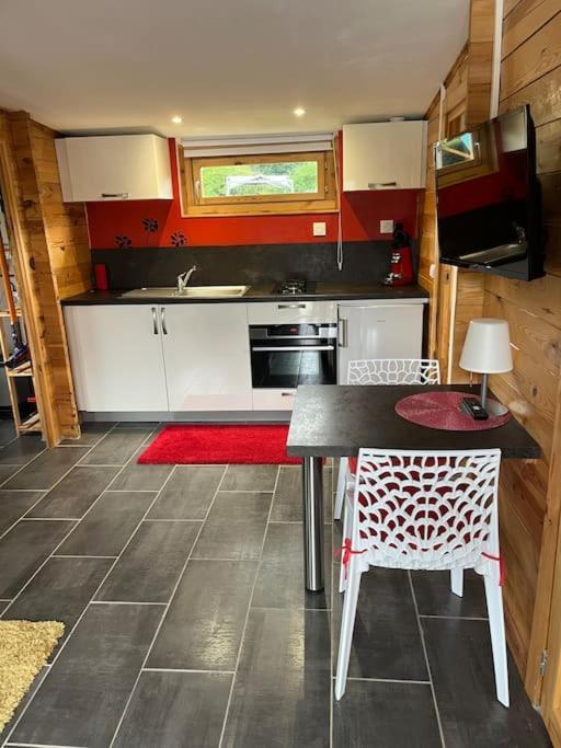 Chalet 2 Personnes Avec Jacuzzi Et Piscine Saisonniere Partagee Corcieux Exterior foto