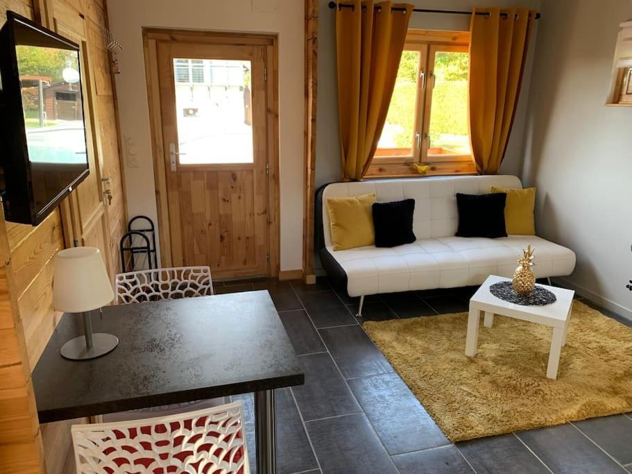Chalet 2 Personnes Avec Jacuzzi Et Piscine Saisonniere Partagee Corcieux Exterior foto
