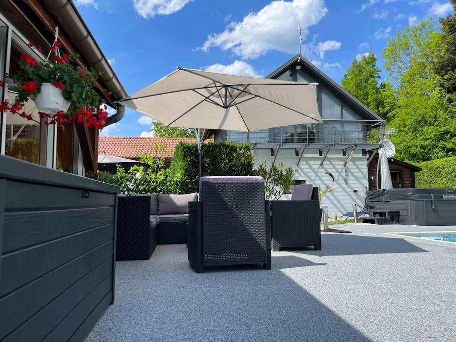 Chalet 2 Personnes Avec Jacuzzi Et Piscine Saisonniere Partagee Corcieux Exterior foto