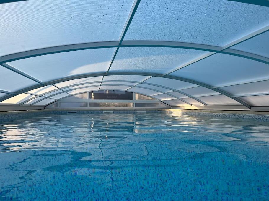 Chalet 2 Personnes Avec Jacuzzi Et Piscine Saisonniere Partagee Corcieux Exterior foto
